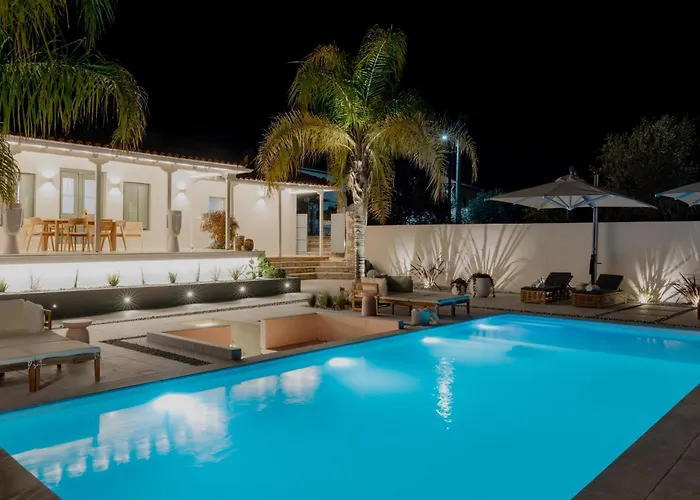Villa Blue Topaz Two Pool And